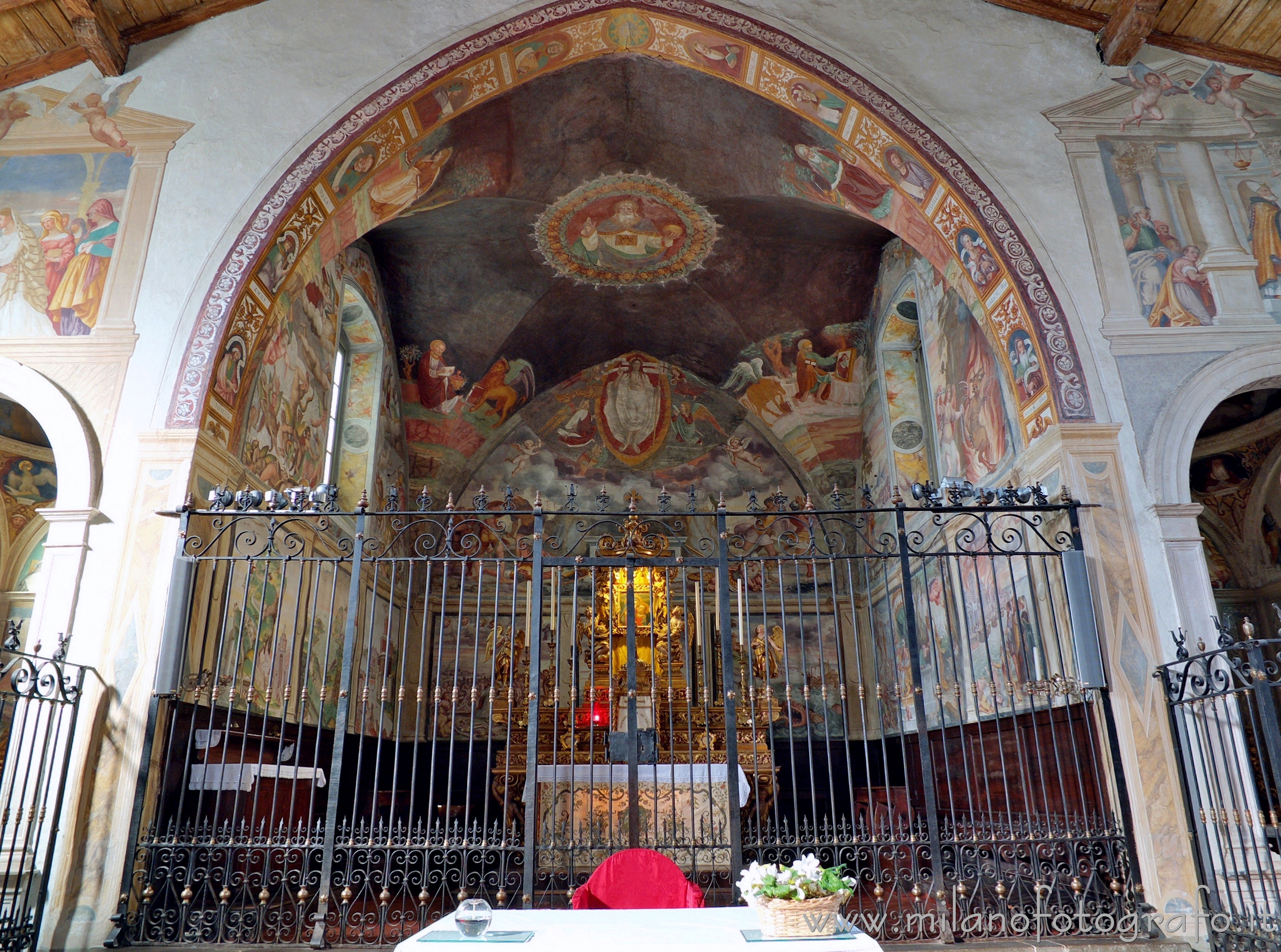 Bergamo - Abside centrale della Chiesa di San Michele al Pozzo